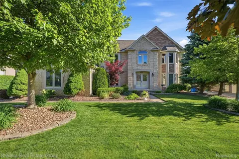 8915 Chestnut Run Dr, Shelby Township, MI 48317
