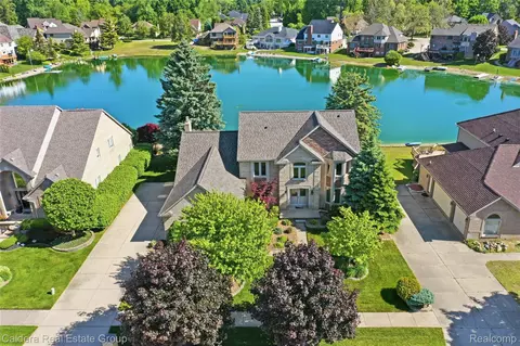 8915 Chestnut Run Dr, Shelby Township, MI 48317