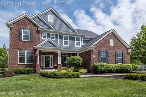 1938 Trowbridge Ln, Commerce, MI 48382