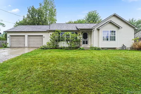 4228 Thom St, Burton, MI 48509