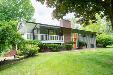 7333 Toma Rd, Dexter, MI 48130