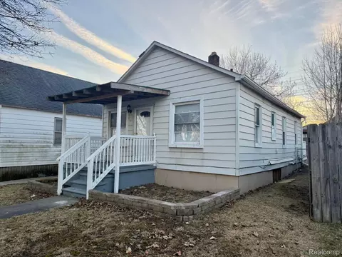 2396 Superior St, Trenton, MI 48183