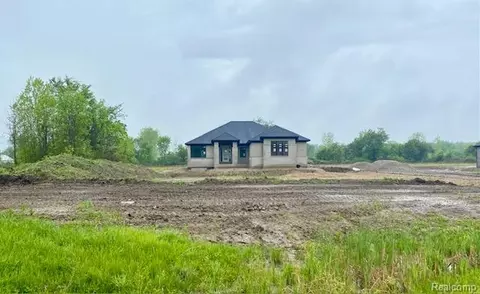 4930 Daisy Ln, Almont, MI 48003