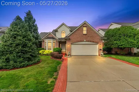 47274 Hunters Park Dr, Plymouth, MI 48170