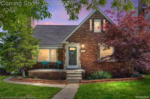474 Madison St, Grosse Pointe Farms, MI 48236