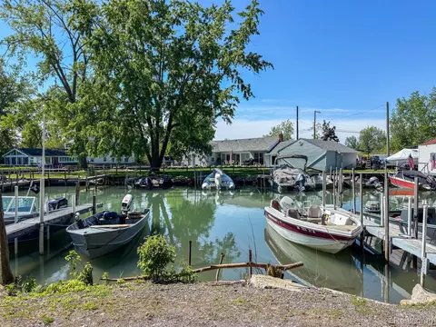 River Ln River Lane Boat Wls, Grosse Ile, MI 48138
