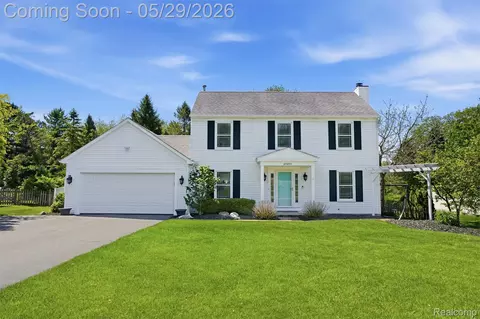 60491 Lamplighter Dr, Lyon, MI 48165