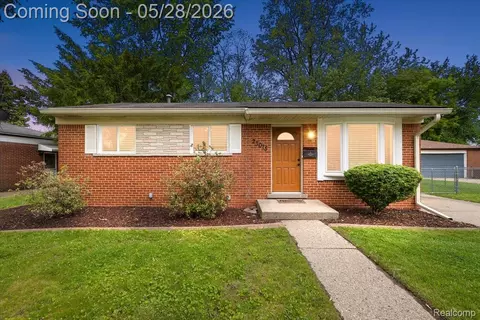 23015 Tuck Rd, Farmington Hills, MI 48336