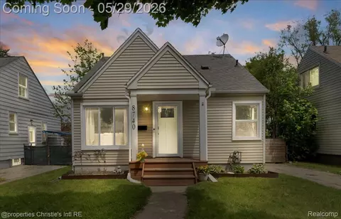 8740 Saratoga St, Oak Park, MI 48237