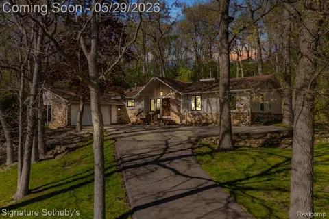 6692 Balmoral Ter, Independence, MI 48346