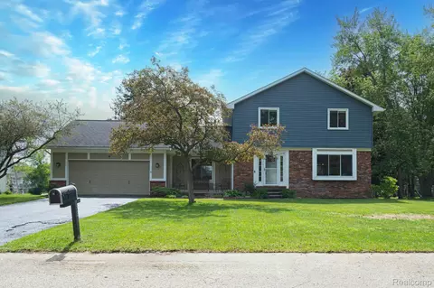 7152 Snow Apple Dr, Independence, MI 48346