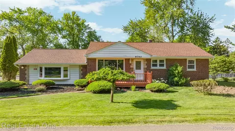 6740 Brockhurst Blvd, West Bloomfield, MI 48322