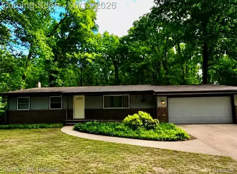 5844 Crandall Rd, Howell, MI 48855