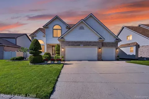 17482 Snapdragon Dr, Brownstown, MI 48173