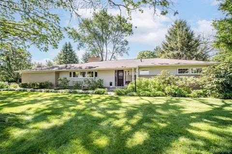 3621 Berkshire Dr, Bloomfield Hills, MI 48301