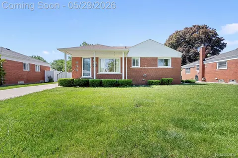 3327 N Lynn Ct, Trenton, MI 48183