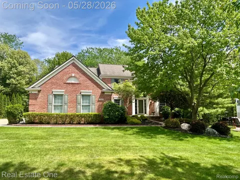 7355 Oakstone Dr, Independence, MI 48348
