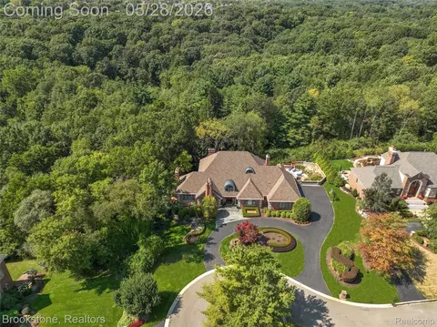 1494 Highpoint, Oakland, MI 48306
