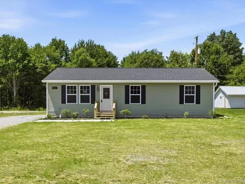 2941 Beach Rd, Port Huron, MI 48060