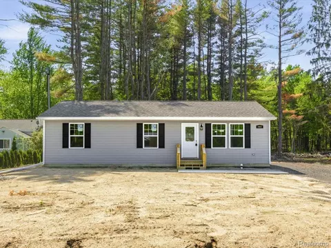 2921 Beach Rd, Port Huron, MI 48060