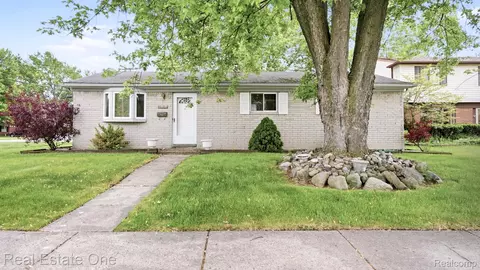 9384 Elaine Ct, Taylor, MI 48180