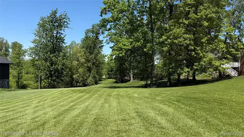 4260 Mccormick Dr, Linden, MI 48451
