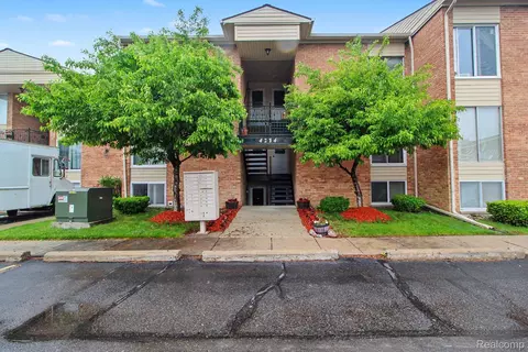 4214 Packard St #2, Pittsfield, MI 48108