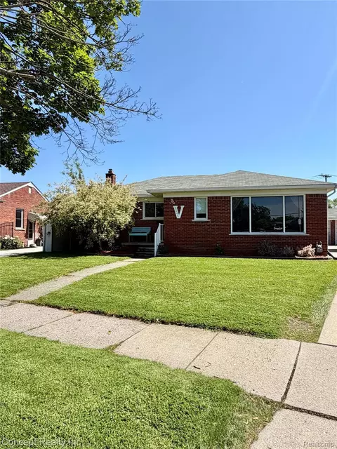 3645 Syckelmoore St, Trenton, MI 48183
