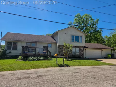 2400 Gillham Ave, West Bloomfield, MI 48324