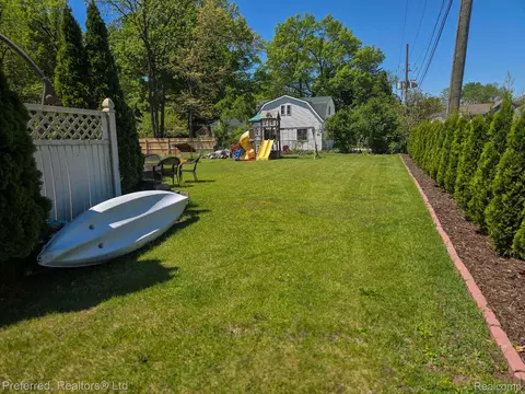2400 Gillham Ave, West Bloomfield, MI 48324