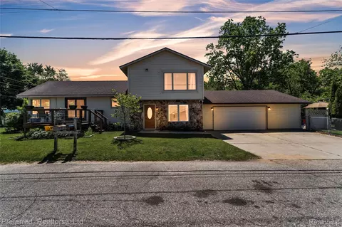 2400 Gillham Ave, West Bloomfield, MI 48324