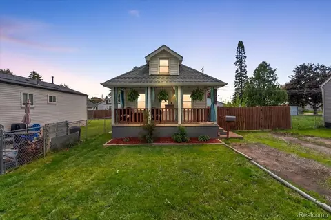 28828 Galloway St, Roseville, MI 48066