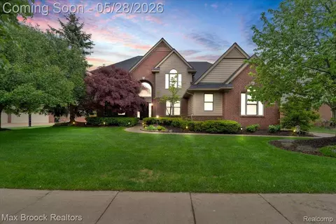 47071 Northumberland St, Novi, MI 48374