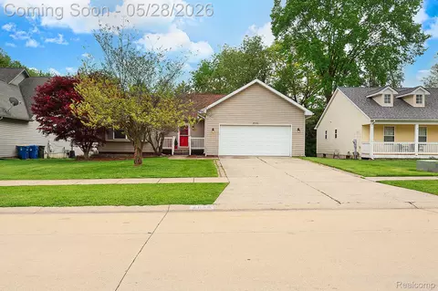 2855 Reflection Ave, Waterford, MI 48328