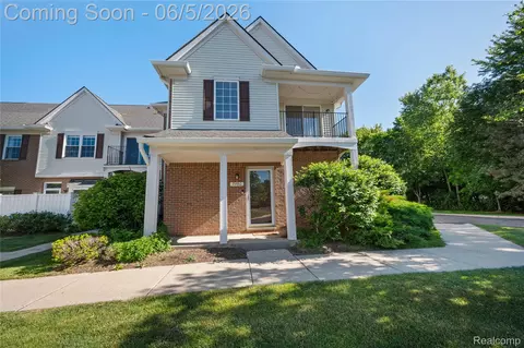 730 Amberly Dr #C, Waterford, MI 48328