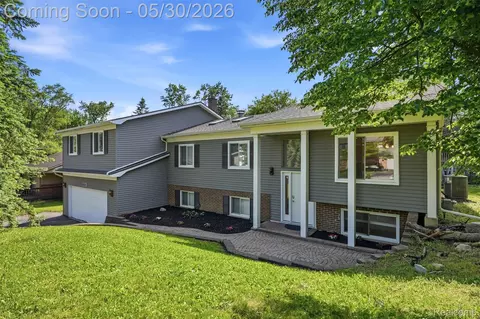 5620 Eastman Blvd, West Bloomfield, MI 48323