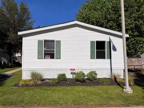 351 Squirrel #114, Auburn Hills, MI 48326
