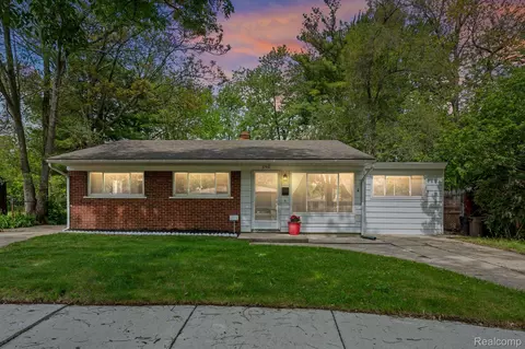 21951 Morton St, Oak Park, MI 48237