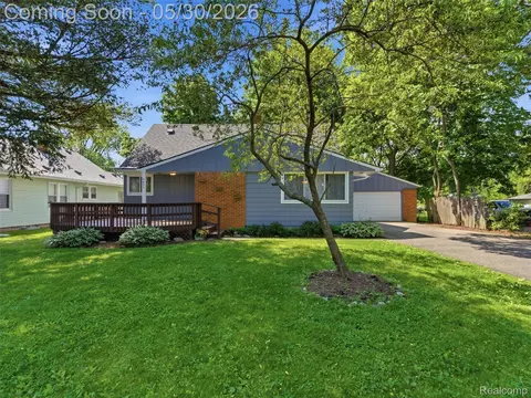6053 Van Syckle Ave, Waterford, MI 48329