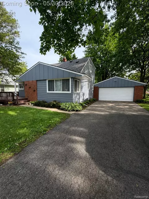 6053 Van Syckle Ave, Waterford, MI 48329