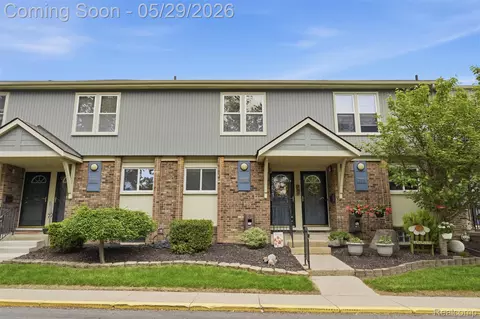 356 Hartman Ln, Saline, MI 48176