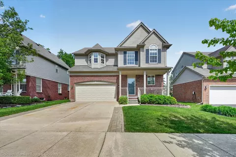 28294 Cottage Ln, Lyon, MI 48165