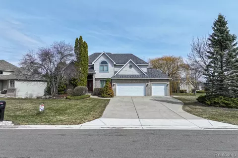 6476 Stonebrook Ln, Flint, MI 48433