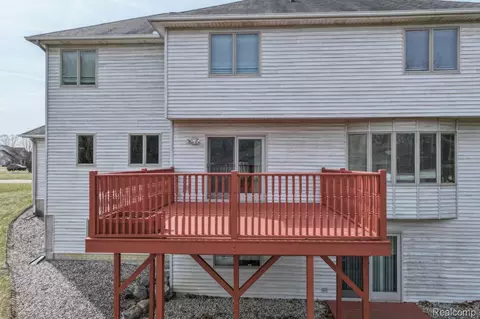 Exterior - 6476 Stonebrook Ln, Flint, MI 48433 photo 9 of 10