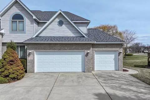 Exterior - 6476 Stonebrook Ln, Flint, MI 48433 photo 5 of 10