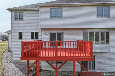 Exterior - 6476 Stonebrook Ln, Flint, MI 48433 photo 7 of 10