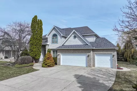 Exterior - 6476 Stonebrook Ln, Flint, MI 48433 photo 3 of 10