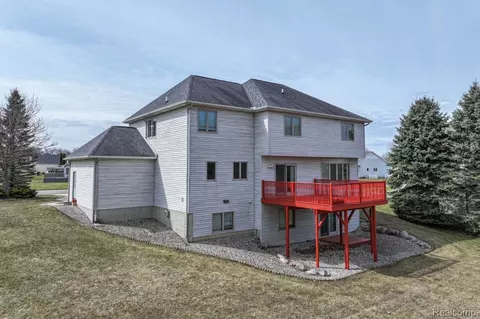 Exterior - 6476 Stonebrook Ln, Flint, MI 48433 photo 6 of 10