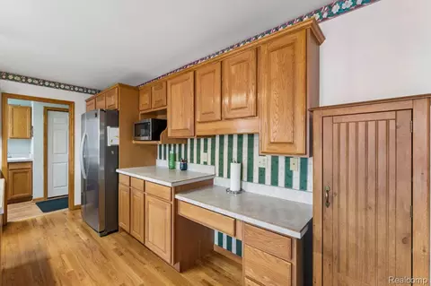 Kitchen - 6476 Stonebrook Ln, Flint, MI 48433 photo 2 of 2