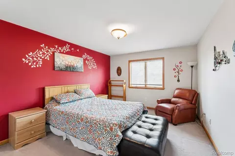 Bedroom - 6476 Stonebrook Ln, Flint, MI 48433 photo 6 of 9